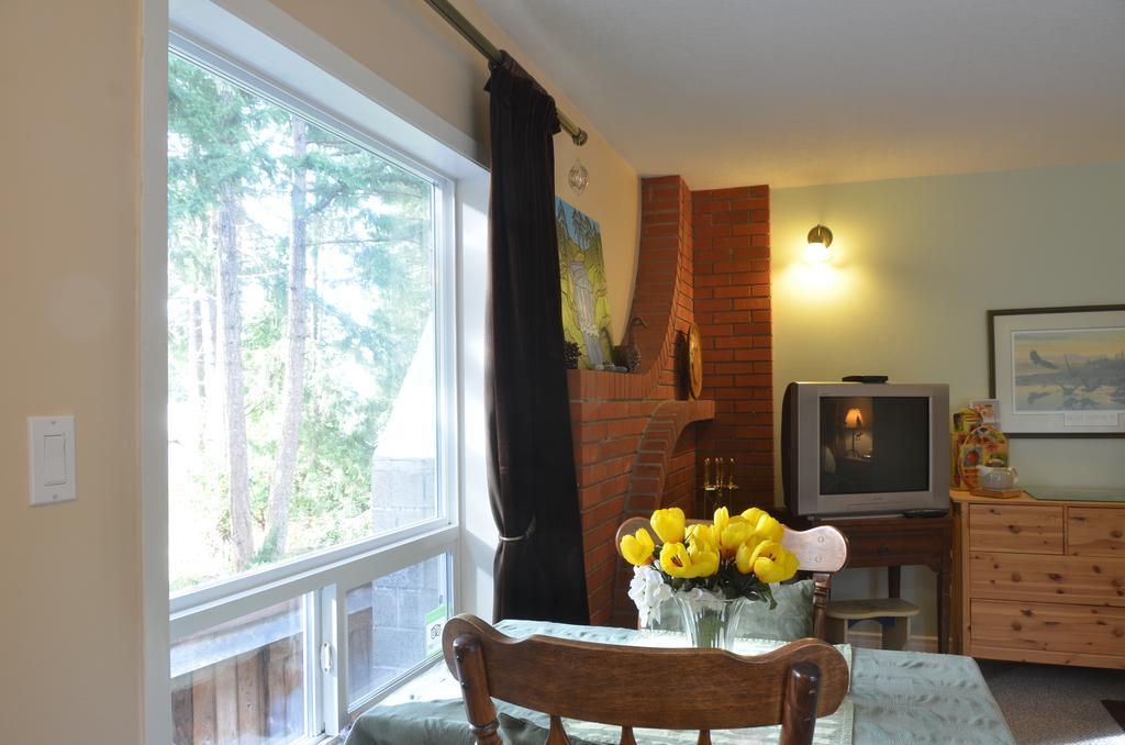 At Nautica Tigh Private Keypad Entrances Bed & Breakfast Qualicum Beach
